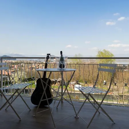 Апартаменты Little House With View Арона