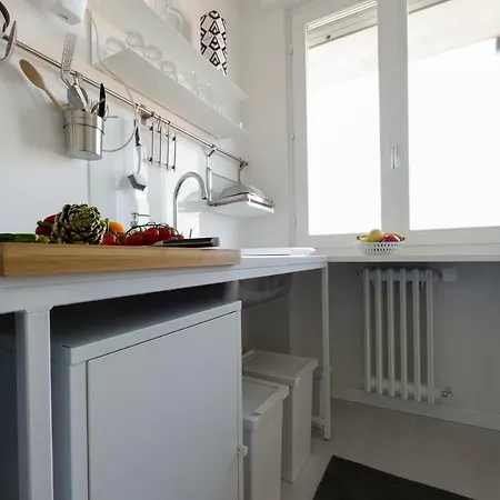 Little House With View ארונה